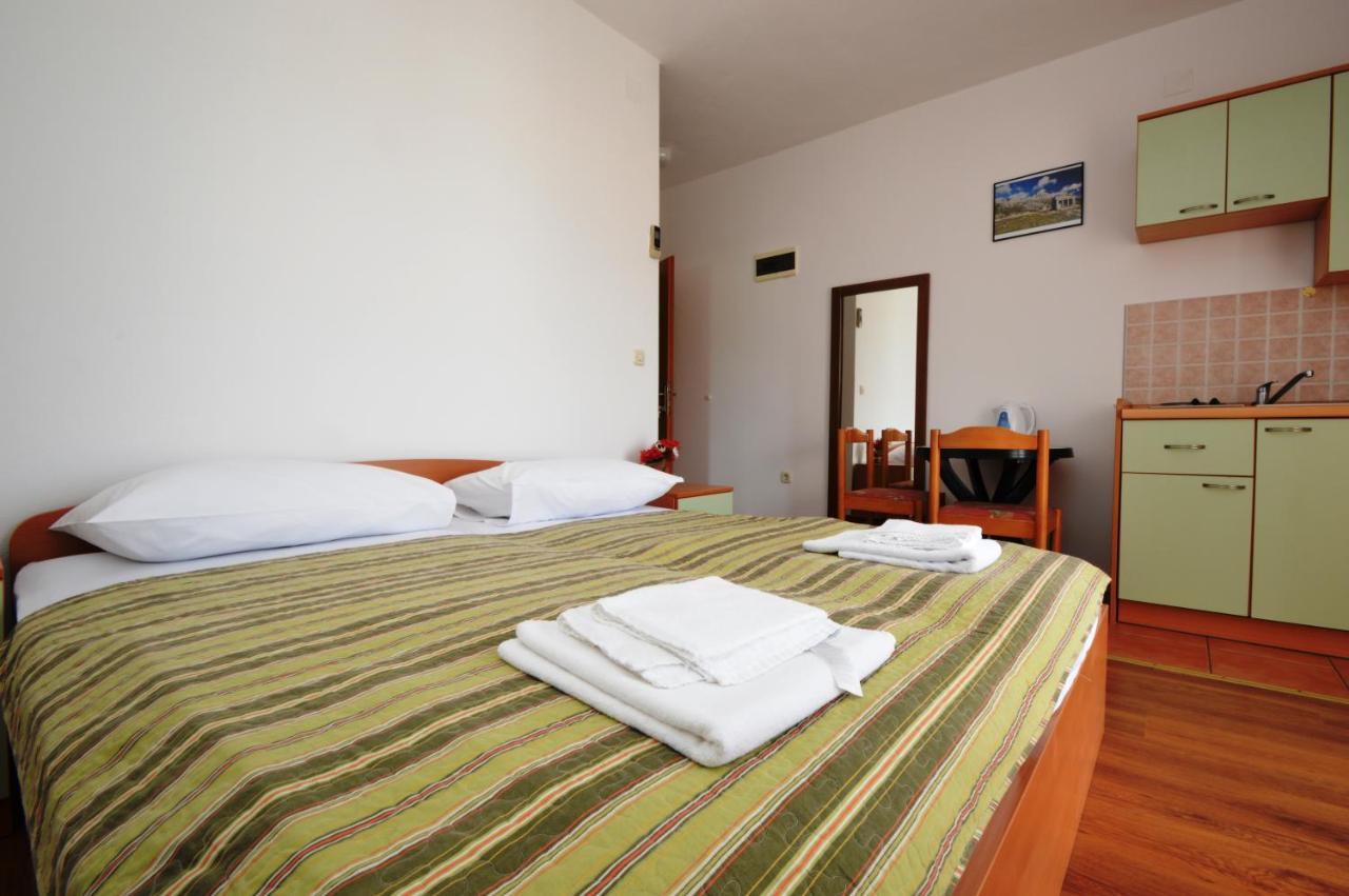 Apartments Dario Rovanjska Esterno foto